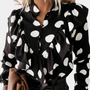 Fließender Schnitt | Volantdetails | luftige Passform | gepunktete Bluse S–2XL-Schwarz-S-Luzern Mode