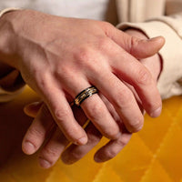Herrenring | Schwarz | Goldenes Blatt | Meteorit | Wolfram | Robust-Luzern Mode