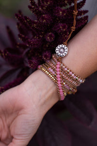 Rosenquarz Armband | Gold | Verstellbar | Handgefertigt | Langlebig | Liebe-Luzern Mode