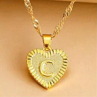 Halskette mit Herz Anhänger | Initiale | Liebe | Gold | Stilvoll | Langlebig | Geschenk-C-Luzern Mode