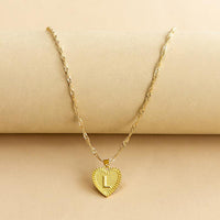 Halskette mit Herz Anhänger | Initiale | Liebe | Gold | Stilvoll | Langlebig | Geschenk-L-Luzern Mode