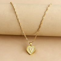 Halskette mit Herz Anhänger | Initiale | Liebe | Gold | Stilvoll | Langlebig | Geschenk-V-Luzern Mode