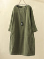 Grünes Cordkleid mit langen Ärmeln, lässiger Stil, Damenmode, Herbstkleidung.