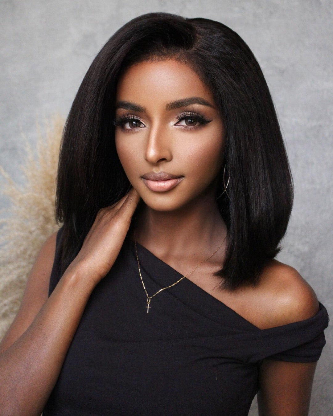 Schwarze Spitze Perücke | Afro | 100% Echthaar | Vorgefertigt | Realistisch-Luzern Mode