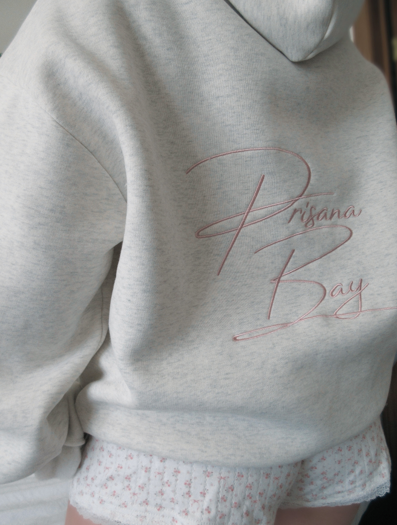 Weiße Damen-Hoodie | Helle rosa Details | Weich | Locker sitzend | Baumwolle-Luzern Mode