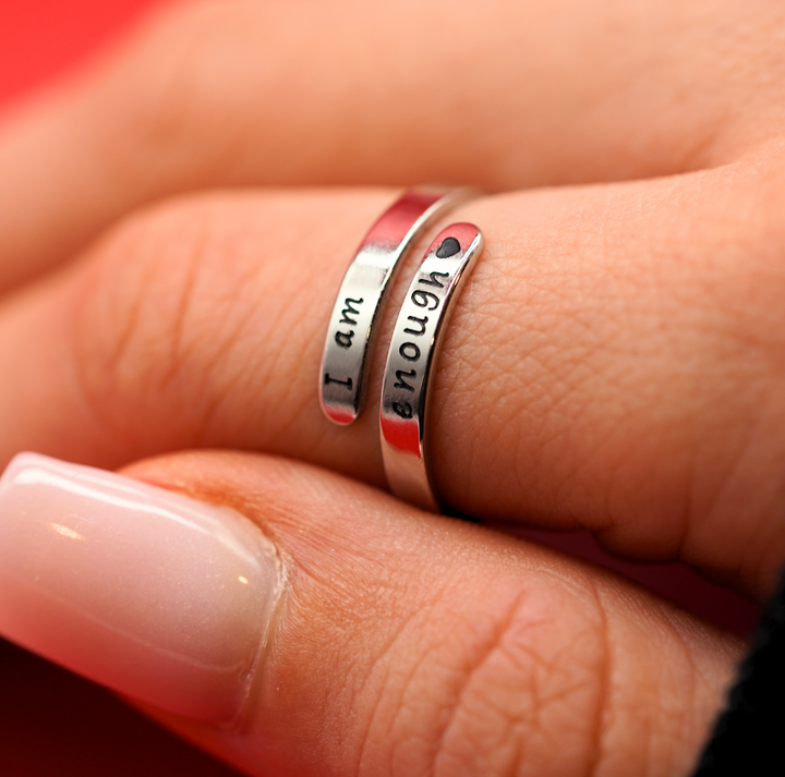 Symbolischer Ring | I Am Enough | Silber | Stilvoll | Kraftvoll | NAMI | Nachhaltig-Luzern Mode