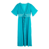 Lange Strandkleid mit Spitzenakzenten und Schleifenverschluss – Elara