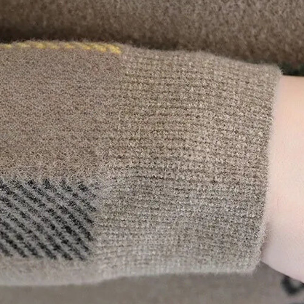 Hochwertiger Wollpullover mit kariertem Ärmel-Detail-Luzern Mode
