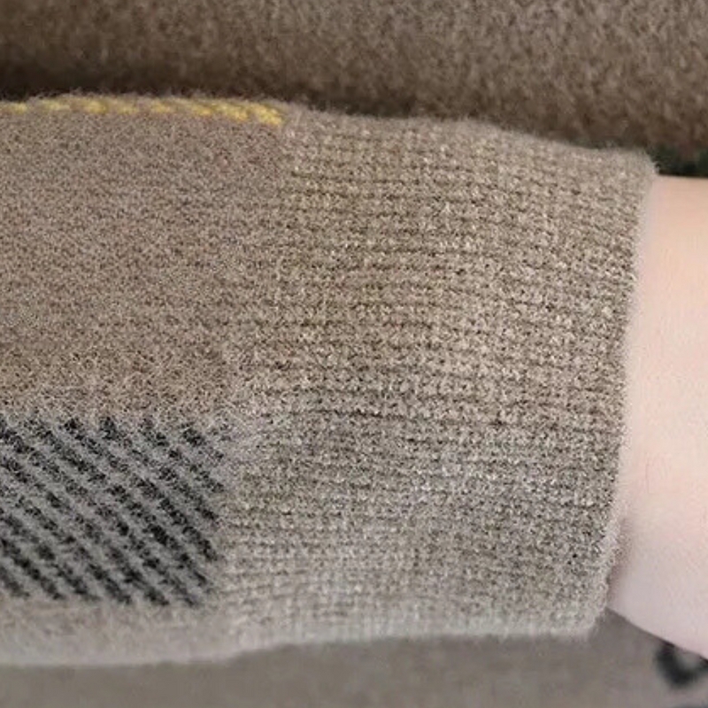 Hochwertiger Wollpullover mit kariertem Ärmel-Detail-Luzern Mode