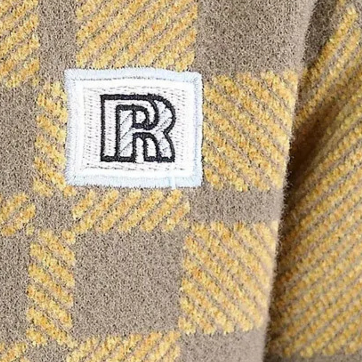 Hochwertiger Wollpullover mit kariertem Ärmel-Detail-Luzern Mode