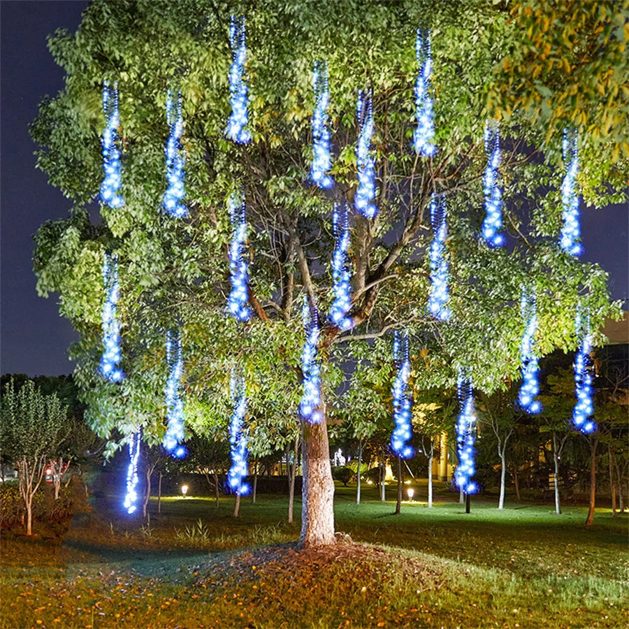 Meteoritenregen Außenbeleuchtung | LED | Funkelnd | Lichterkette-Weiß-1 Kette 1 Adapter-Luzern Mode