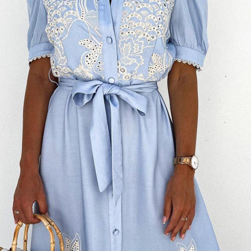 Elegantes Maxikleid mit Spitze und Puffärmeln Damenmode-Luzern Mode