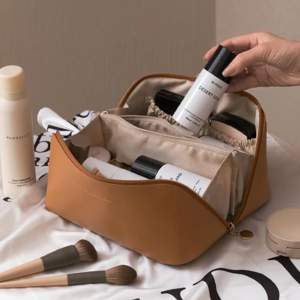 Beautycase | Luxus | Reißverschluss | Geräumig | Wasserabweisend | Fächer-Braun-Luzern Mode