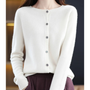 Damen Strickjacke mit V-Ausschnitt - Weicher Cardigan-Weiß-S-Luzern Mode