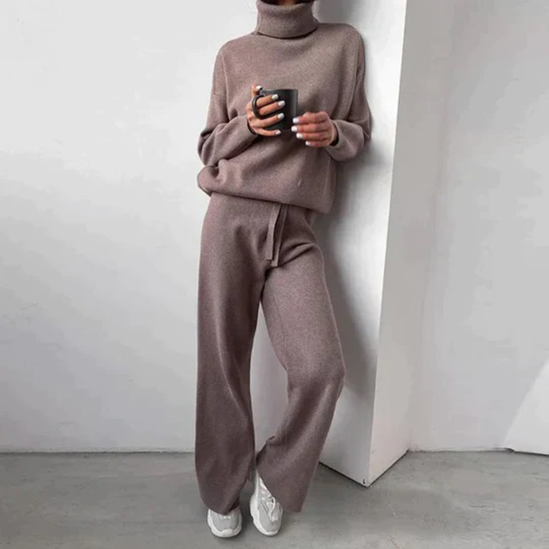 Gemütlicher Damen Freizeitanzug aus weichem Strickstoff-Braun-S-Luzern Mode