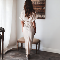 Luftiges Maxikleid für Damen | Rüschen Detail | tiefer V-Ausschnitt | Sommerlook-Luzern Mode