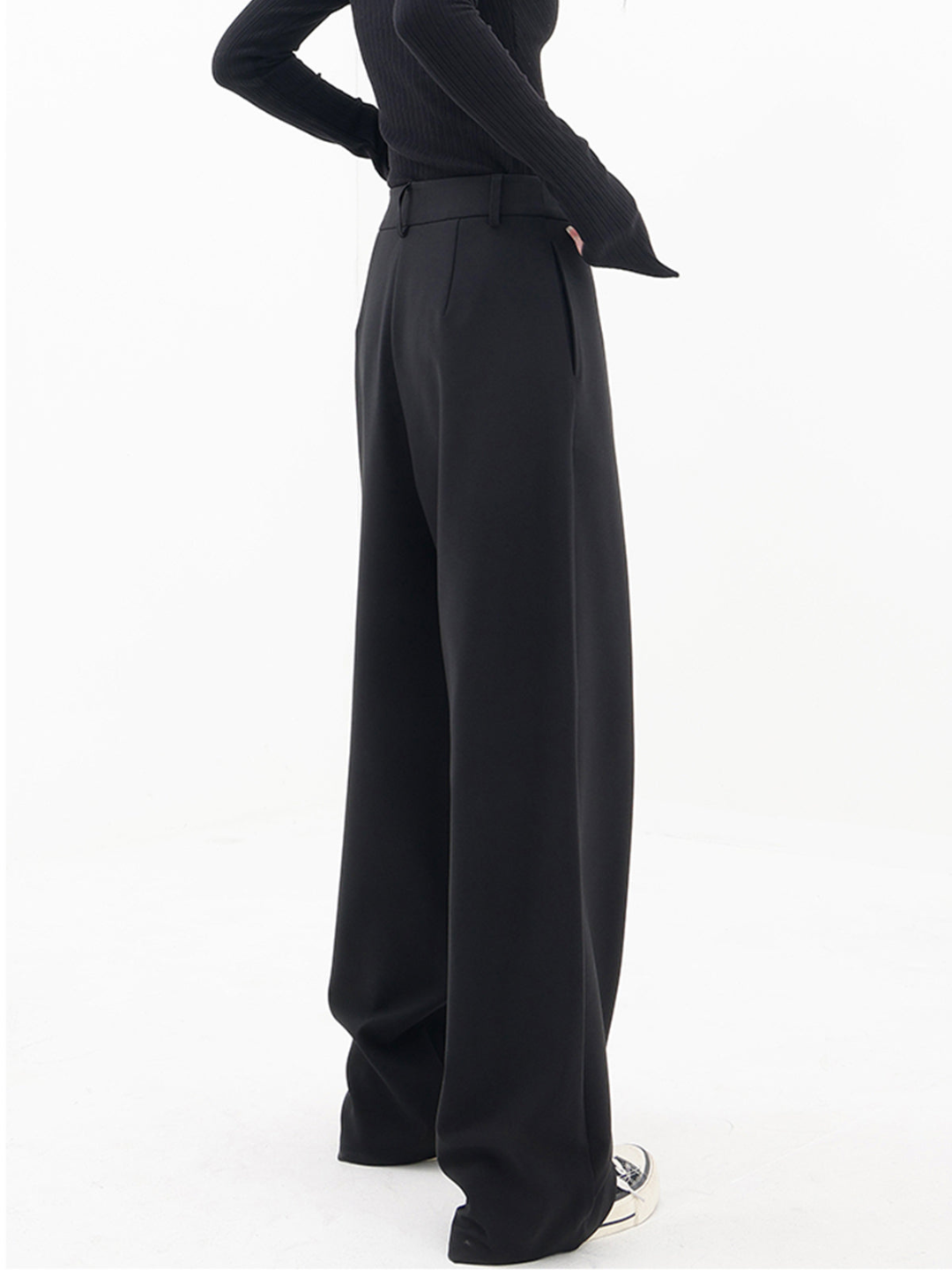 Damen Weite Hose mit Asymmetrischem Design und Bundfalten-Luzern Mode