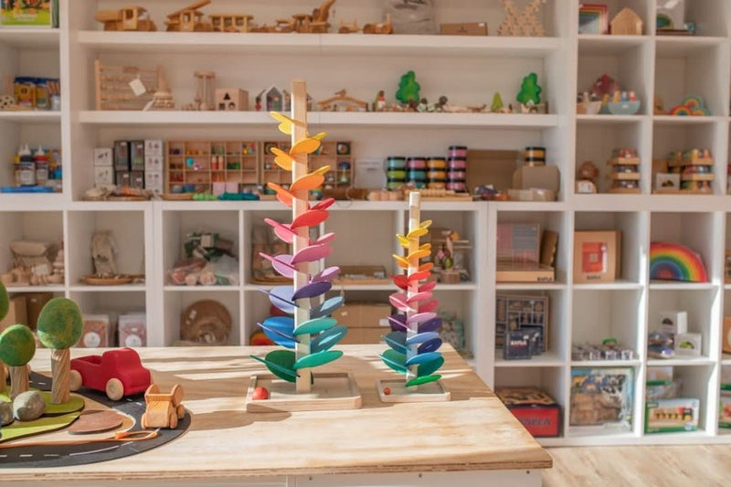 Musikalischer Klangbaum aus Holz – Lernspiel mit Murmelklängen