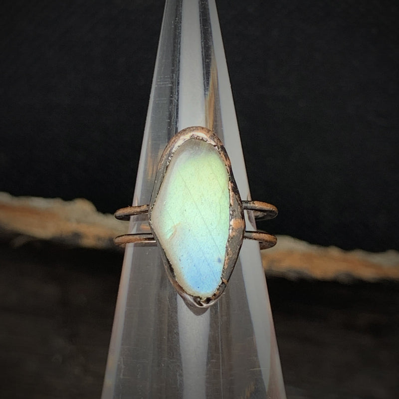 Ring für Damen | Natürlich | Rohstein-Geburtsstein | Gold | Stilvoll-Luzern Mode