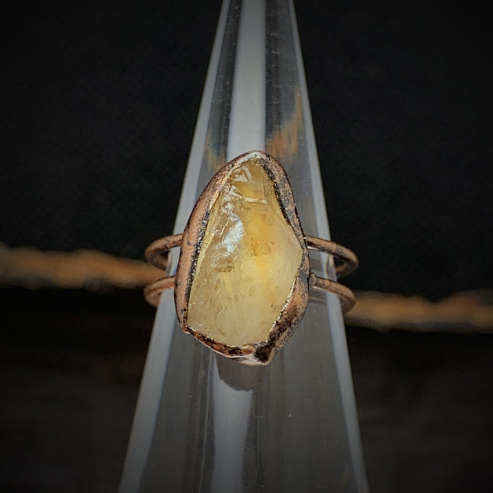 Ring für Damen | Natürlich | Rohstein-Geburtsstein | Gold | Stilvoll-Luzern Mode