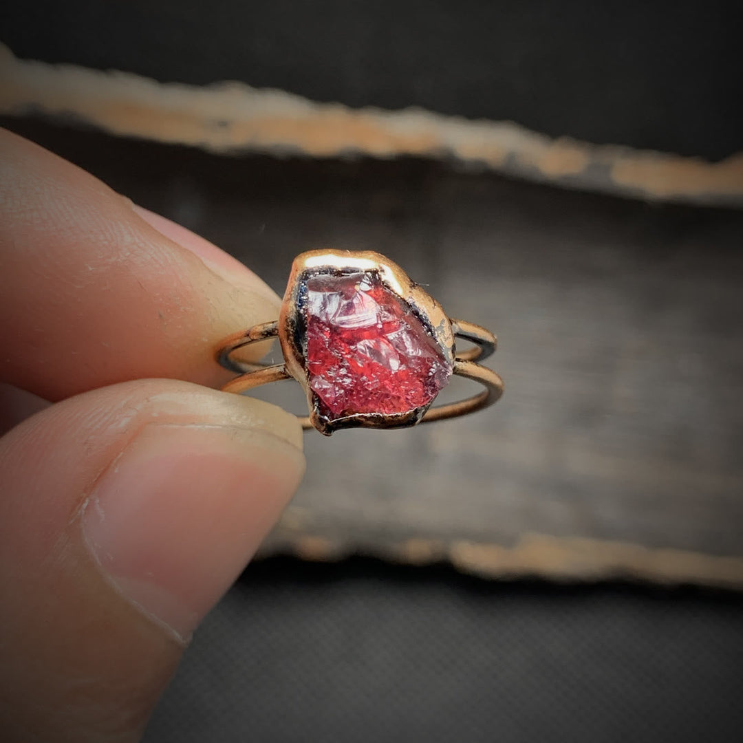 Ring für Damen | Natürlich | Rohstein-Geburtsstein | Gold | Stilvoll-Luzern Mode