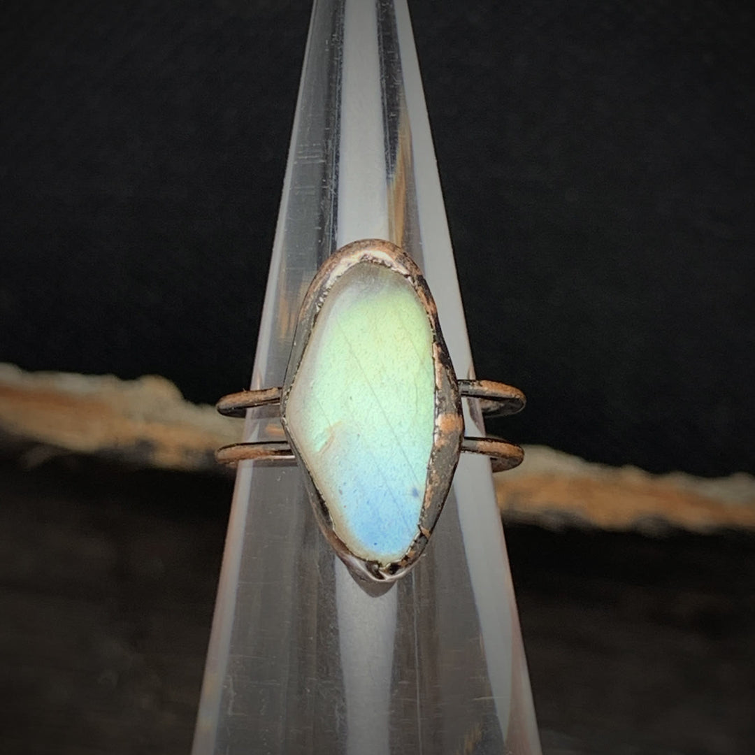 Ring für Damen | Natürlich | Rohstein-Geburtsstein | Gold | Stilvoll-Luzern Mode