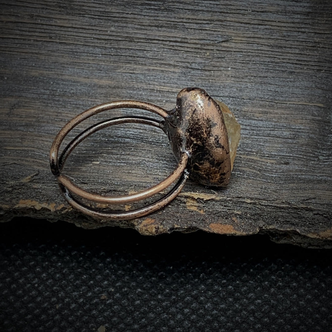 Ring für Damen | Natürlich | Rohstein-Geburtsstein | Gold | Stilvoll-Luzern Mode