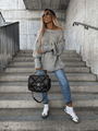 Locker gestrickter Damen Pullover mit Off-Shoulder Design – Amira