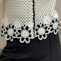 Damen Häkel-Strickjacke mit Blumenmuster und V-Ausschnitt-Luzern Mode