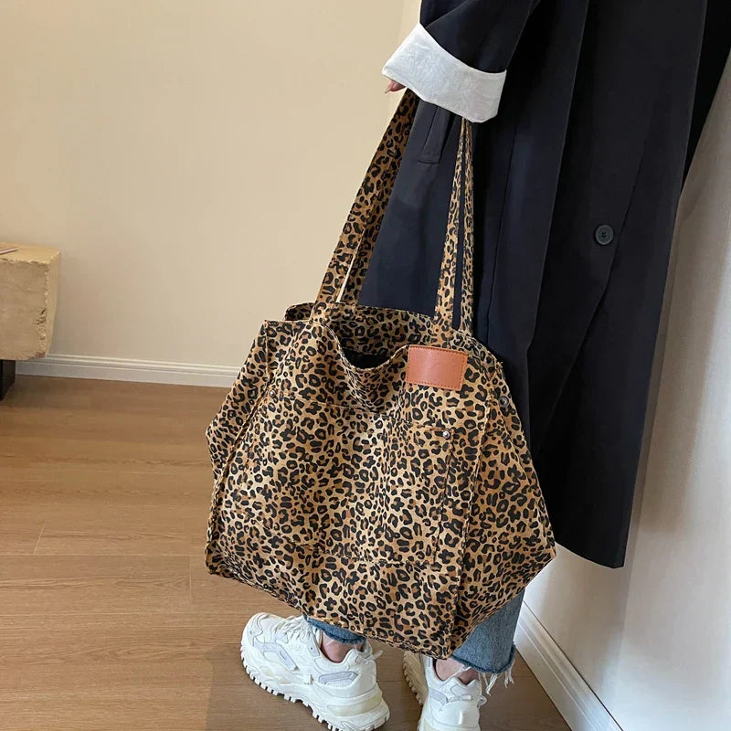 Oversized Leopardenmuster Schultertasche aus Canvas - Große Handtasche-Luzern Mode