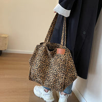 Oversized Leopardenmuster Schultertasche aus Canvas - Große Handtasche-Luzern Mode
