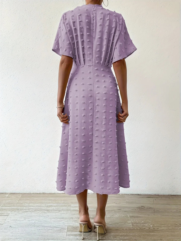Elegantes Damenkleid mit V-Ausschnitt und Raffung Design-Luzern Mode