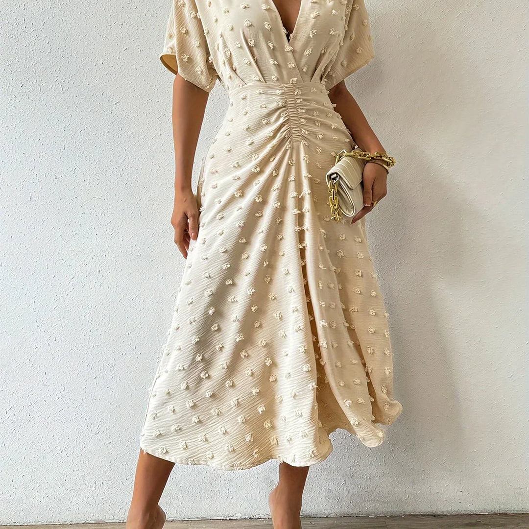 Elegantes Damenkleid mit V-Ausschnitt und Raffung Design-Luzern Mode