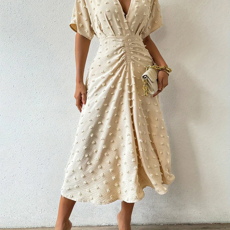 Elegantes Damenkleid mit V-Ausschnitt und Raffung Design-Luzern Mode