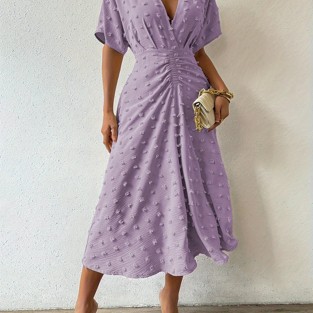 Elegantes Damenkleid mit V-Ausschnitt und Raffung Design-Luzern Mode