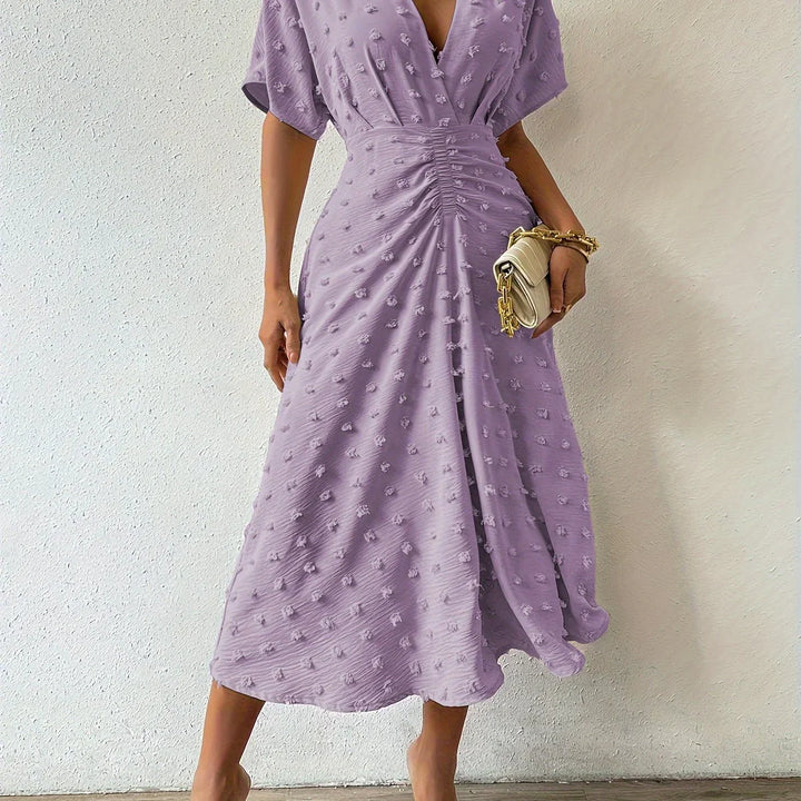 Elegantes Damenkleid mit V-Ausschnitt und Raffung Design-Luzern Mode