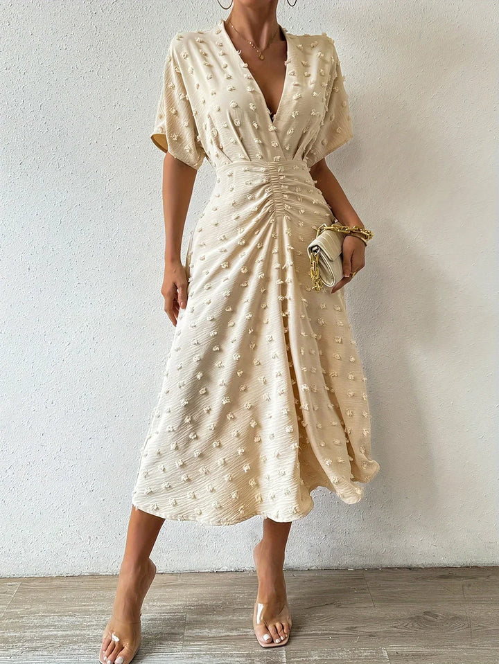 Elegantes Damenkleid mit V-Ausschnitt und Raffung Design-Luzern Mode