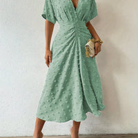 Elegantes Damenkleid mit V-Ausschnitt und Raffung Design-S-Hellgrün-Luzern Mode