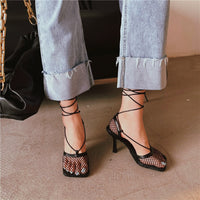 Pumps | Spitzen-Optik | Schnürverschluss | Blockabsatz | Lackleder-Luzern Mode
