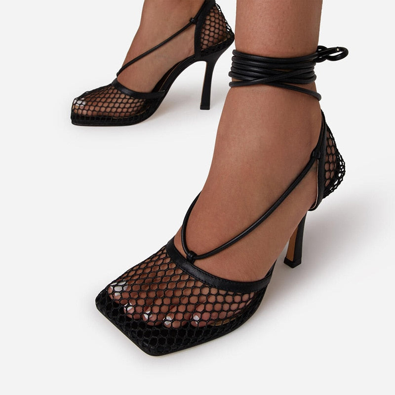Pumps | Spitzen-Optik | Schnürverschluss | Blockabsatz | Lackleder-Luzern Mode