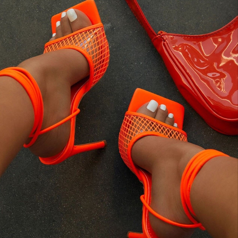 Pumps | Spitzen-Optik | Schnürverschluss | Blockabsatz | Lackleder-Luzern Mode