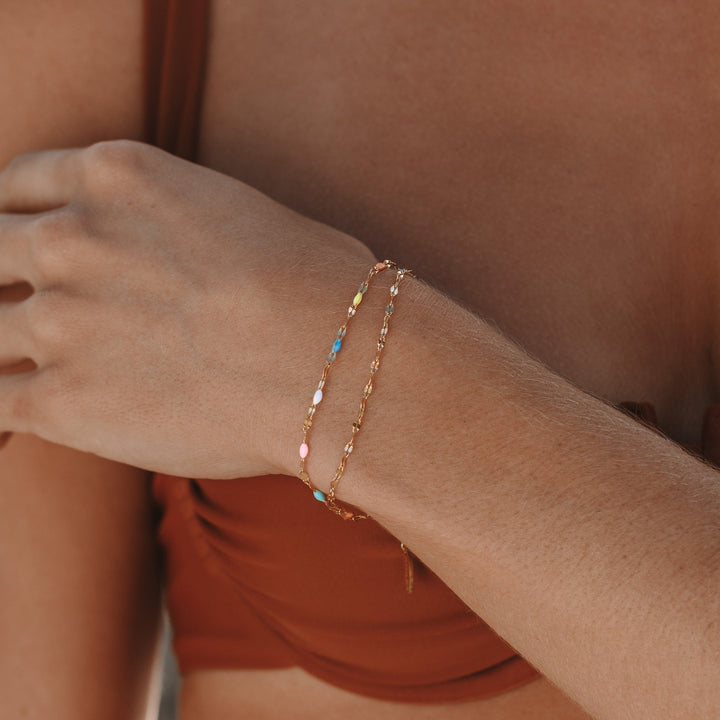 Doppelarmband mit Regenbogenperlen und Goldkette Damen-Luzern Mode