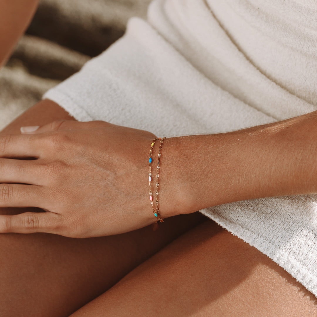 Doppelarmband mit Regenbogenperlen und Goldkette Damen-Luzern Mode