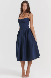 Stylisches Sommerkleid mit Spaghettiträgern und Taillenmieder – Mira
