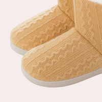 SEO-freundlicher Produktname: Kuschelige Damen Hausschuhe mit Strickmuster-Luzern Mode