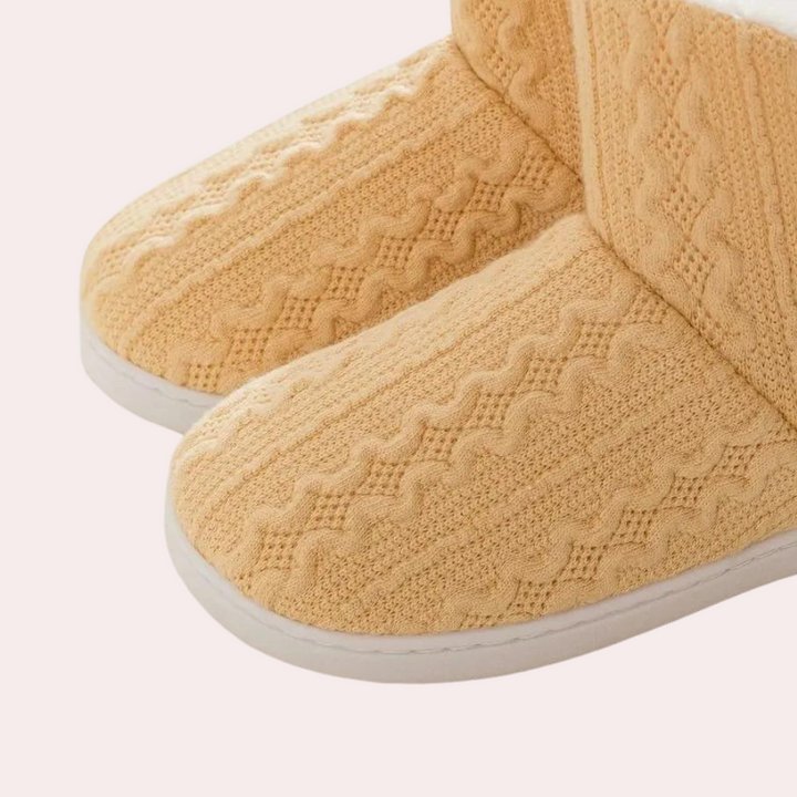 SEO-freundlicher Produktname: Kuschelige Damen Hausschuhe mit Strickmuster-Luzern Mode