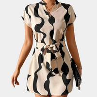 Damen Sommerkleid mit abstraktem Muster und Gürtel-Luzern Mode