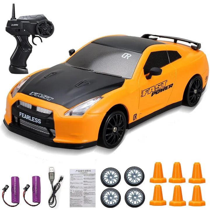 Mini Drift Auto | Wiederaufladbar Langlebiger Rennwagen mit Fernbedienung-Nissan GTR Gelb 2x Batterie-Luzern Mode