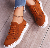 Damen Sneaker aus Wildleder mit Brogue-Details-Bruin-36-Luzern Mode