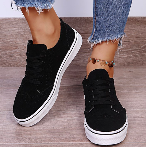 Damen Sneaker aus Wildleder mit Brogue-Details-Zwart-36-Luzern Mode